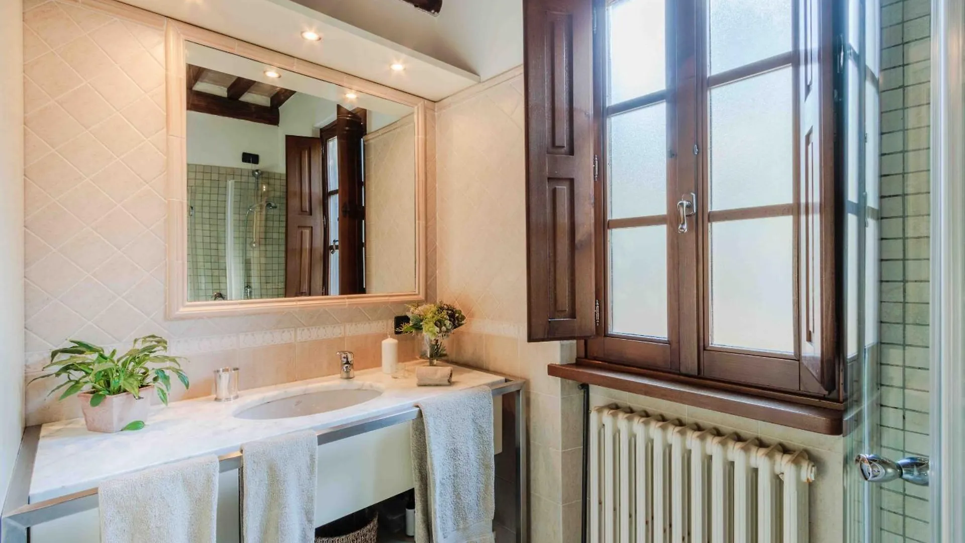 Villa Debby Lucca 0*,  Italy